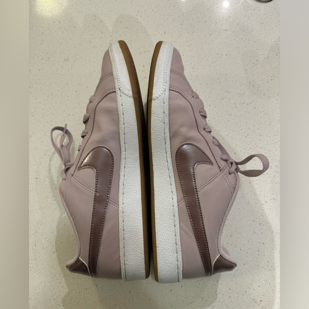 Nike Women's Mauve Sneakers